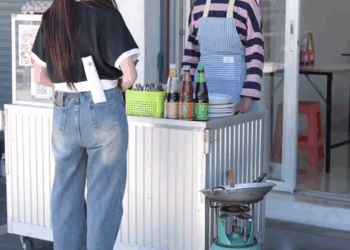 [หนังเต็มเรื่อง] 340H1006 B น้องสาวที่โดนทิ้ง ทำไมถึงกลับมาตอบแทนบุญคุณ