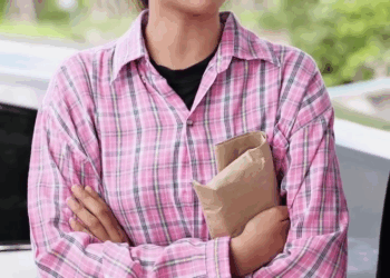 [หนังเต็มเรื่อง] 084H1006 B เพื่อนจนๆมางานรับปริญญา กลับโดนรังเกียจ