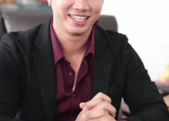 [หนังเต็มเรื่อง] 351H1006 B นึกว่าเป็นลูกสาวประธานอยู่ตั้งนาน ที่แท้ก็แค่พนักงานใหม่