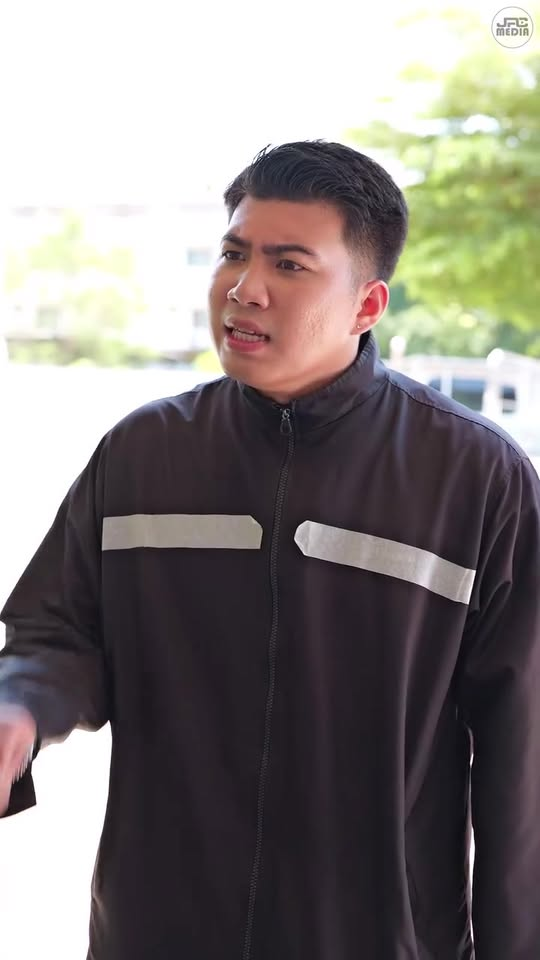 [หนังเต็มเรื่อง] 368H1006 B ประธานบริษัท ปลอมตัวเป็นลูกค้าลองใจเด็กช่าง