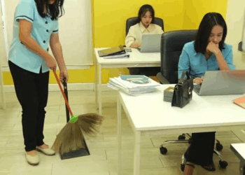 [หนังเต็มเรื่อง] 370H1006 B ประธานปลอมตตัวมาทำงาน ดันโดนผู้จัดการไล่ออก