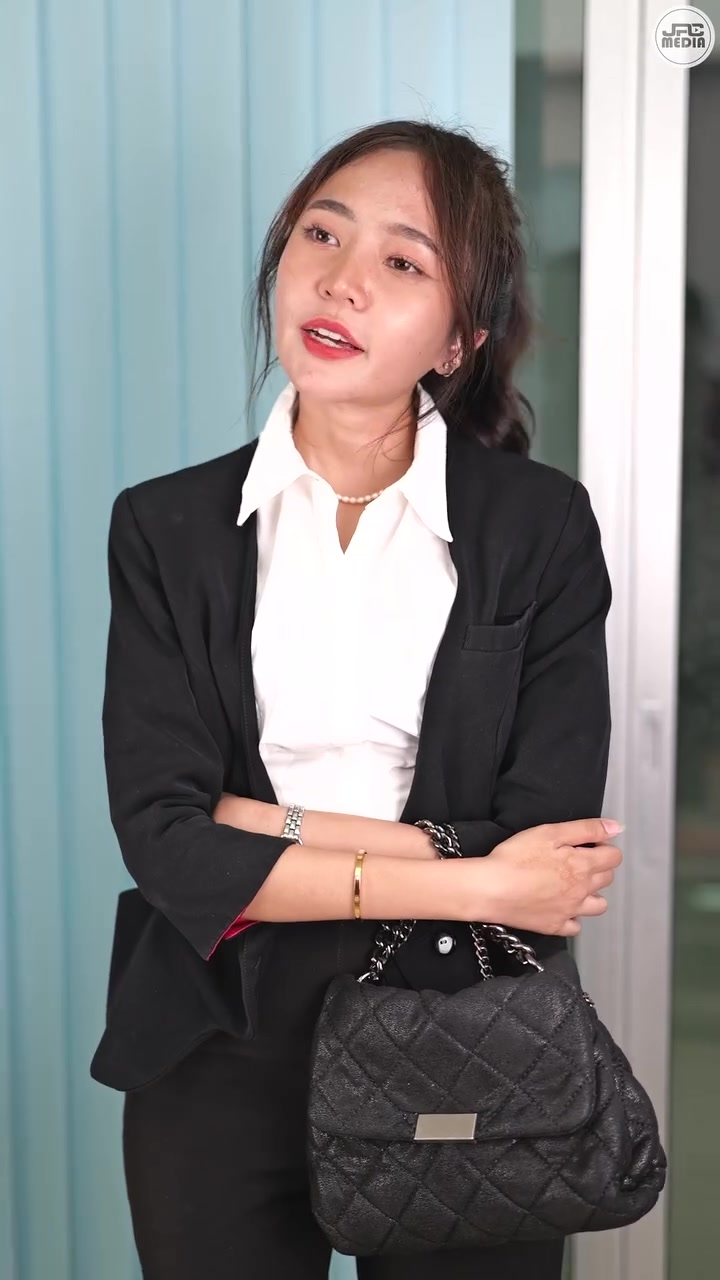 [หนังเต็มเรื่อง] 094H1006 B เมื่อเห็นเพื่อนเก่าโดนดูถูก ประธานเลยจ้างมาเป็นเลขา 1 วัน