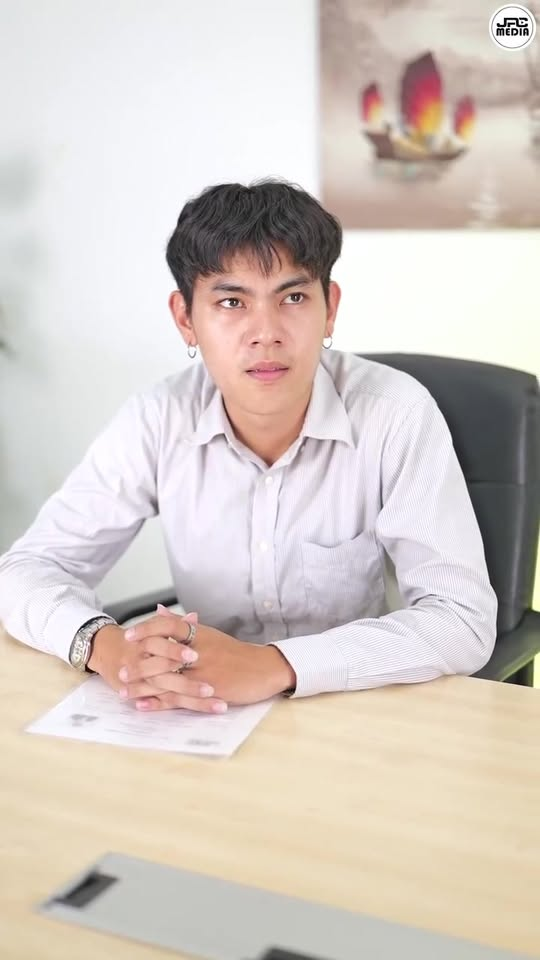 [หนังเต็มเรื่อง] 372H1006 B ประธานปลอมตัวเป็น รปภ ลองใจเพื่อนเก่า