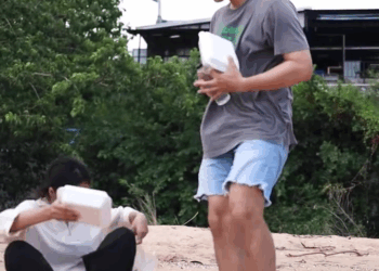 [หนังเต็มเรื่อง] 387H1006 B ปลอมเป็นคนเก็บขยะ มาหาแฟนเก่าสมัยเรียน