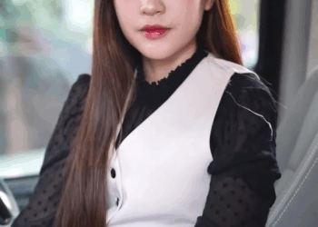 [หนังเต็มเรื่อง] 395H1006 B ปลอมตัวเป็นแม่ค้าขายหมู แต่ถูกประธานบริษัทตามจีบไม่รู้ตัว