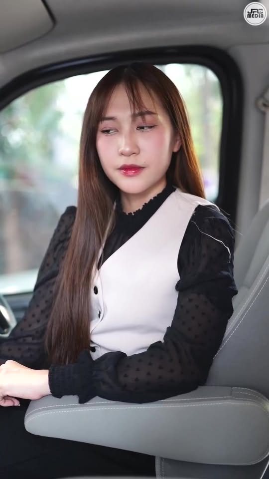 [หนังเต็มเรื่อง] 395H1006 B ปลอมตัวเป็นแม่ค้าขายหมู แต่ถูกประธานบริษัทตามจีบไม่รู้ตัว