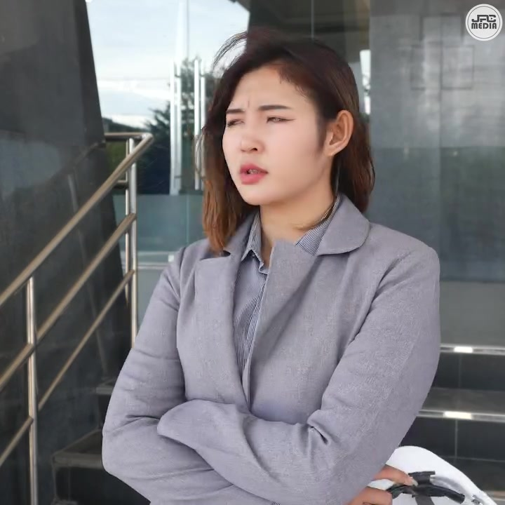 [หนังเต็มเรื่อง] 399H1006 B ปลอมตัวเป็นขอทาน เพื่อพิสูจน์เพื่อนเก่ามาจากบ้านนอก