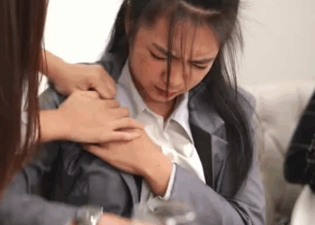 [หนังเต็มเรื่อง] 411H1006 B ปลอมตัวเป็นพนักงานแต่กลับมีคนมาปลอมเป็นประธานแทน