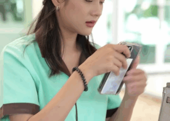 [หนังเต็มเรื่อง] 414H1006 B ปลอมตัวเป็นยามไปนัดเดท ดันเจอคู่เดทปลอมตัวเป็นแม่บ้าน