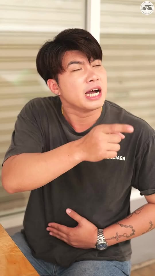 [หนังเต็มเรื่อง] 423H1006 B ป้าสกปรกที่เธอช่วยไว้ สุดท้ายคือแม่ของประธานบริษัท