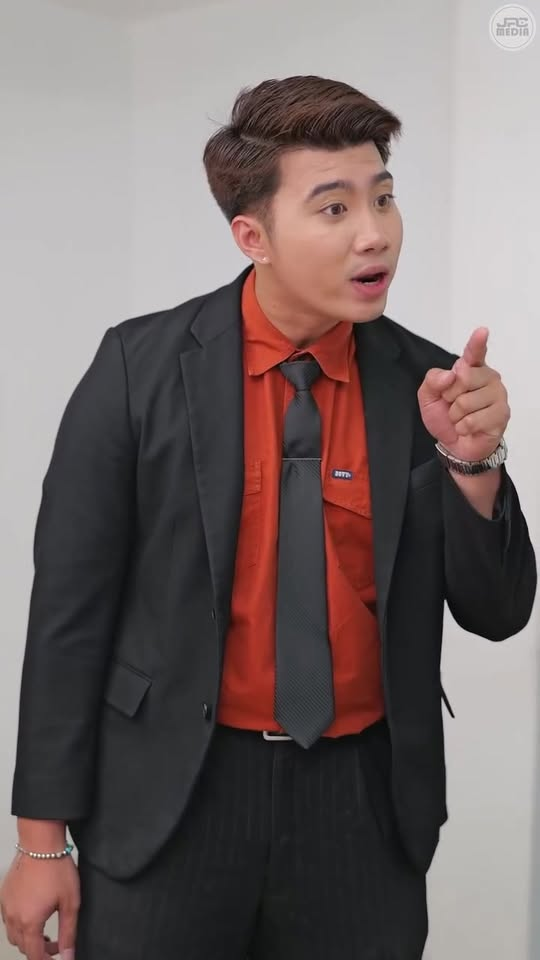 [หนังเต็มเรื่อง] 434H1006 B พนักงานใหม่ ใหญ่กว่าที่คิด