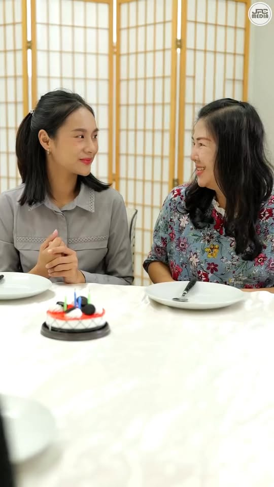 [หนังเต็มเรื่อง] 458H1006 B พาแม่จนๆมาที่ทำงาน กลับโดนผู้จัดการไล่ออก