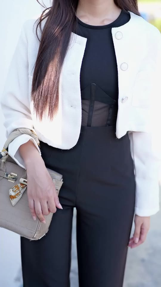 [หนังเต็มเรื่อง] 464H1006 B พึ่งจะรู้ว่าคุณหนู มีแฝดเป็นแม่บ้าน