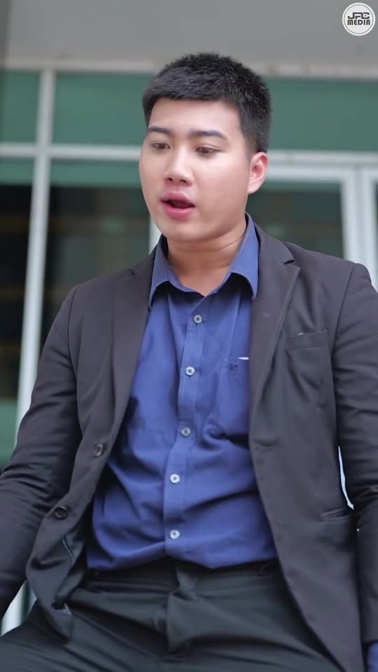 [หนังเต็มเรื่อง] 466H1006 B มหาเศรษฐีขอปลอมเป็นคนขายลอตเตอรี่ 1 วัน