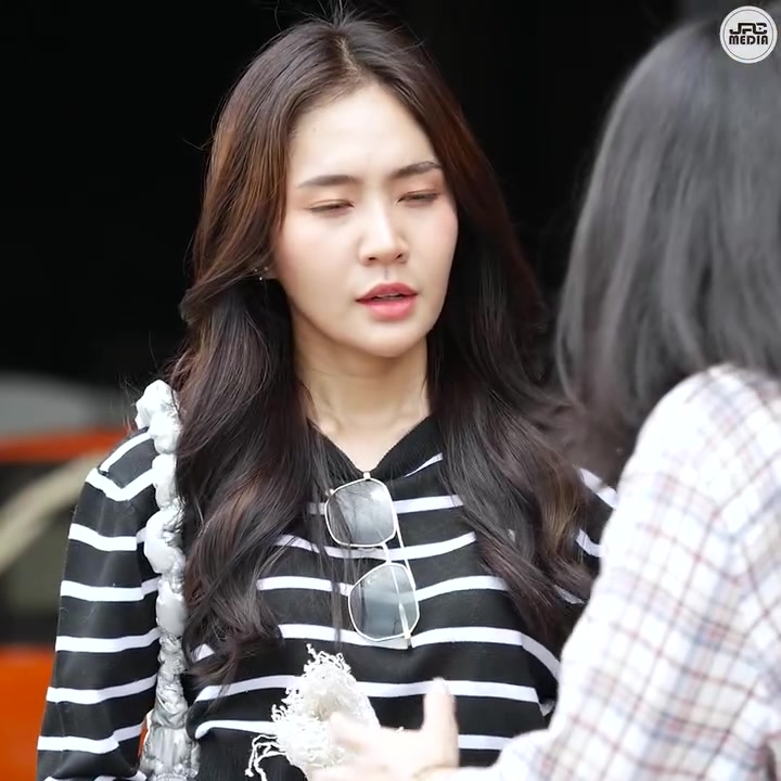 [หนังเต็มเรื่อง] 490H1006 B ลงจากรถหรูคันเป็นล้าน แต่ดันมาเก็บขวด