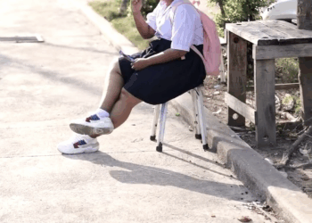 [หนังเต็มเรื่อง] 178H1006 B แม่ค้าส้มตำไม่มีใครชวนมางานเลี้ยงรุ่น