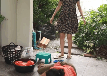 [หนังเต็มเรื่อง] 180H1006 B แม่จนๆลูกทุกคนก็ผลักใส