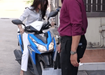 [หนังเต็มเรื่อง] 521H1006 B ลูกสาวประธาน มาทำงานแทนแม่ กลับโดนรังแก