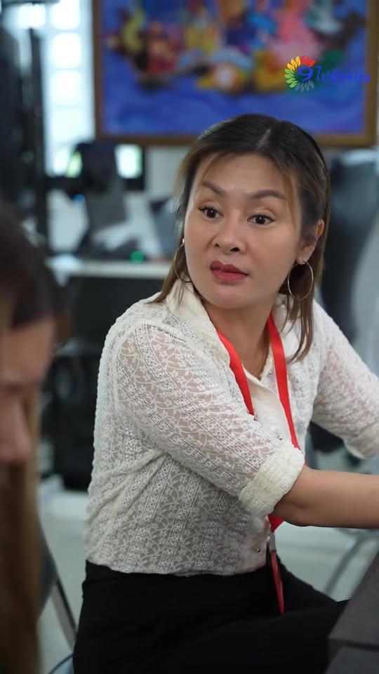 [หนังเต็มเรื่อง] 242H1016 Y แต่งตัวมาทำงาน หรือแต่งตัวมาอ่อยท่านประธาน