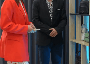 [หนังเต็มเรื่อง] 341H1016 Y ซื้อกระเป๋าใบละแสนให้เพื่อน แต่ไม่มีเงิuจ่ายค่าอาหาร