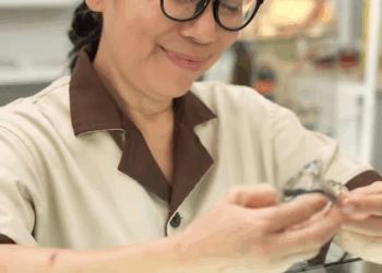 [หนังเต็มเรื่อง] 357H1016 Y ร้านแว่นสื่อรัก