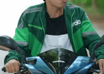 [หนังเต็มเรื่อง] 381H1016 Y อยู่ๆปาขวดใส่คนส่งอาหาร ผู้หญิงคนนี้ต้องการอะไรกันแน่