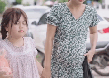 [ตอนต่อไป] 025T1110 A เมียน้อยบงการสามีไล่เมียหลวงและลูกออกจากบ้าน สุดท้ายเวรกรรมติดจรวจจริงๆ