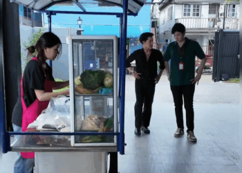 [ตอนต่อไป] 191T1110 A แม่ค้าขายลูกชิ้นปิ้ง ปิ๊งรักหนุ่มจบนอก