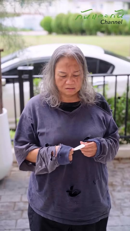 [ตอนต่อไป] 057T1110 A ป้าจรจัดเก็บกระเป๋าได้ แต่กลับโดนหาว่าไปขโมยกระเป๋า ไม่คิดว่าป้าเขาจะเป็น