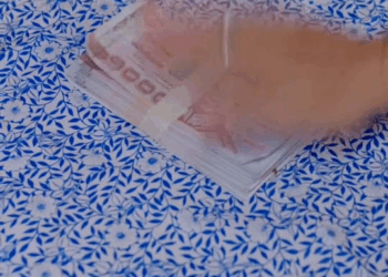 [ตอนต่อไป] 066T1110 A แซนวิชยัดไส้สร้อยทอง ป็าก็เลยขอเหมาซื้อทั้งหมด